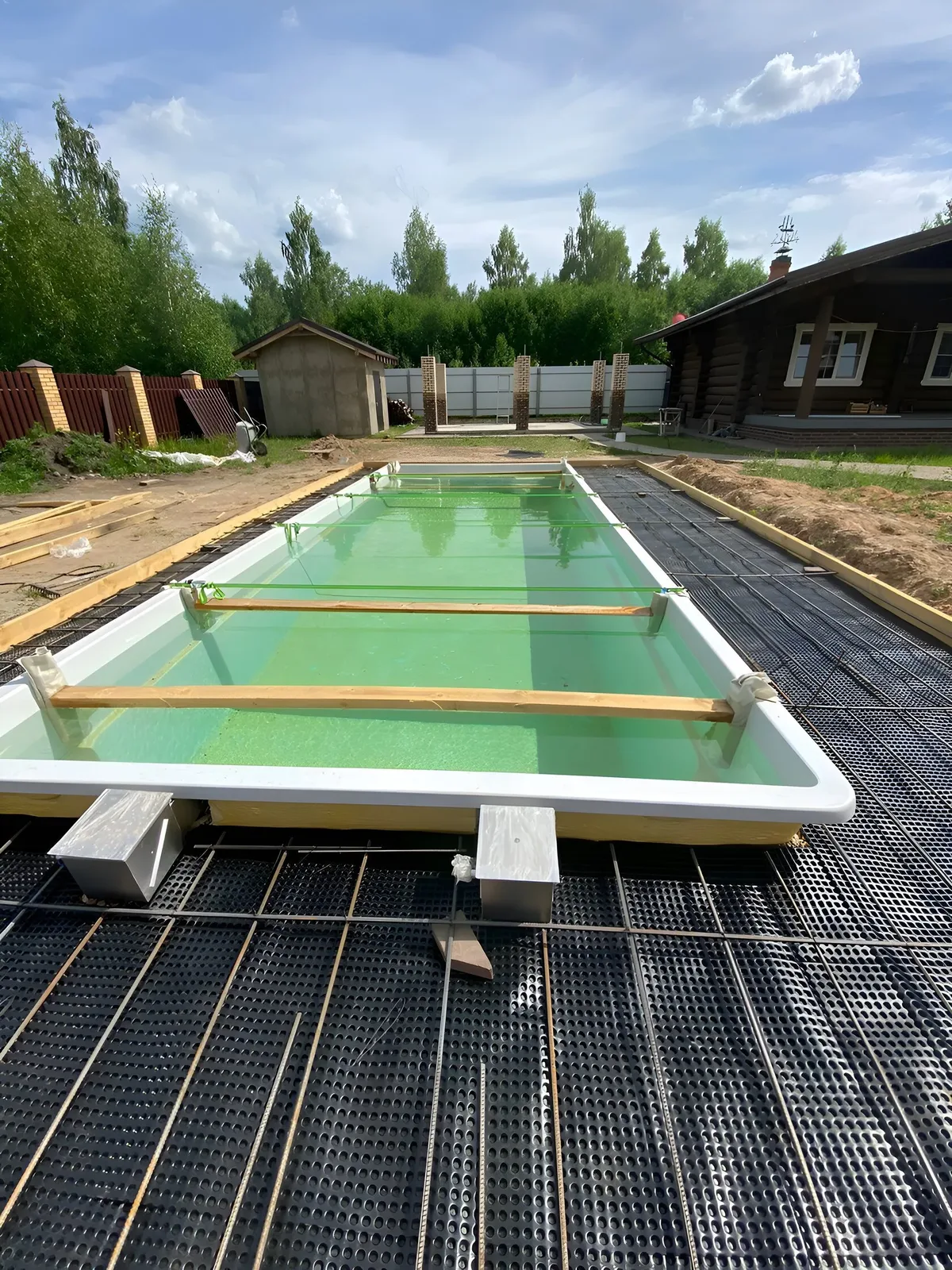 Laguna 9 — вечернее освещение в Брянске